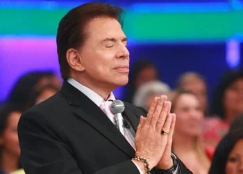 Brasileiros homenageiam “grandeza” de Silvio Santos e cumprem três dias de luto pela sua morte