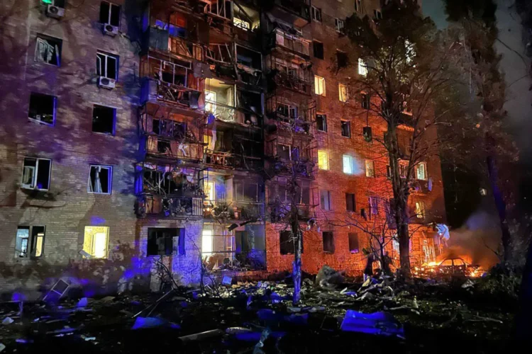 Rússia diz ter matado  mais de 1300 soldados  desde início do ataque