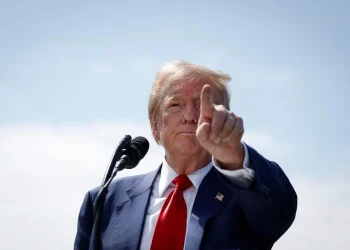 Trump promete mais tarifas contra  veículos eléctricos chineses
