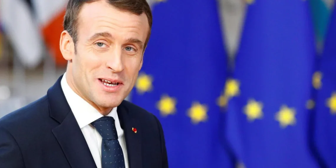 Desaprovação de Macron  sobe para 75% pela 1.ª vez desde  os Coletes Amarelos de 2018