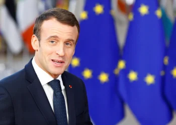 Desaprovação de Macron  sobe para 75% pela 1.ª vez desde  os Coletes Amarelos de 2018
