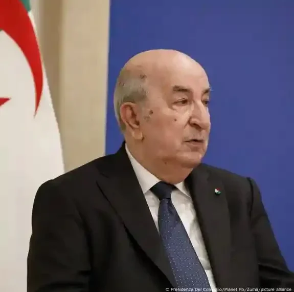 Acusações de fraude mancham reeleição de Tebboune na Argélia
