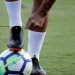 A bola e o campo: Reflexos da geopolítica  e economia no futebol angolano