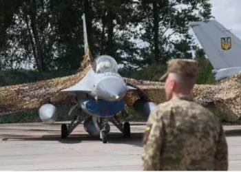 Oficiais militares dos EUA duvidam da versão  de Kiev sobre a queda do F-16, diz mídia