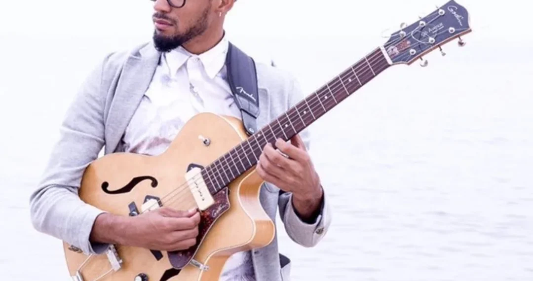 Toty Sa’med brinda público com concerto intimista no Mês do Herói Nacional