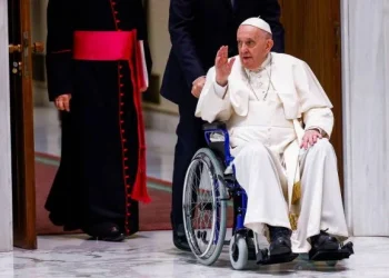 Gripe ligeira força cancelamento da agenda do Papa