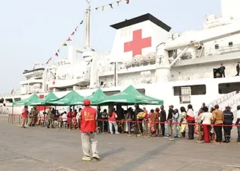 Mais de setecentos pacientes operados no navio-hospital chinês em Luanda