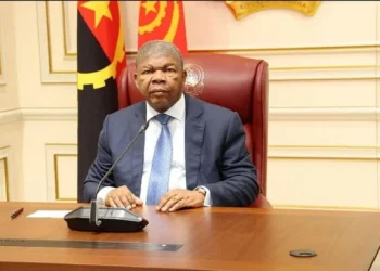 João Lourenço e Paul Kagame abordam situação na RDC