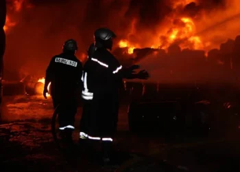 Bombeiros trabalham no esclarecimento do incêndio que matou quatro crianças em Ondjiva 