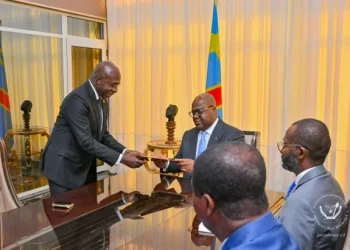 Téte António entrega mensagem de João Lourenço a Félix Tshisekedi