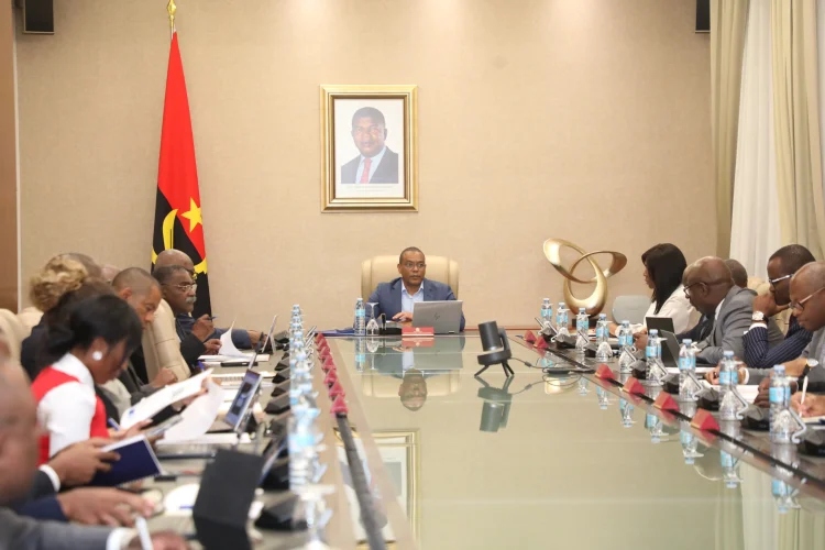 Comité de supervisão e combate ao branqueamento de capitais concerta estratégias em Luanda 