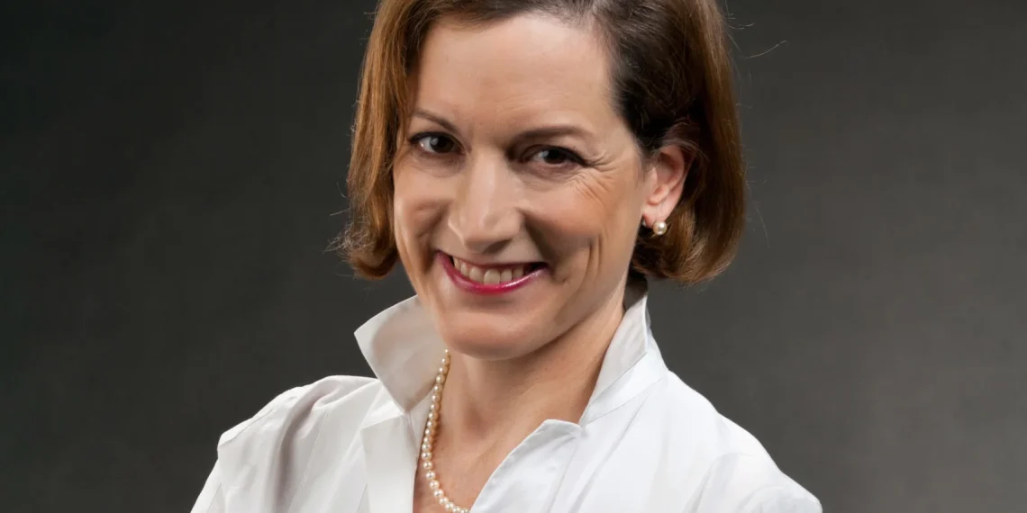 Rússia torna-se “totalmente dependente” da China, diz jornalista Applebaum