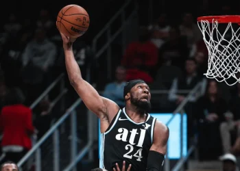 Bruno Fernando continua no  Toronto Raptores até 2025
