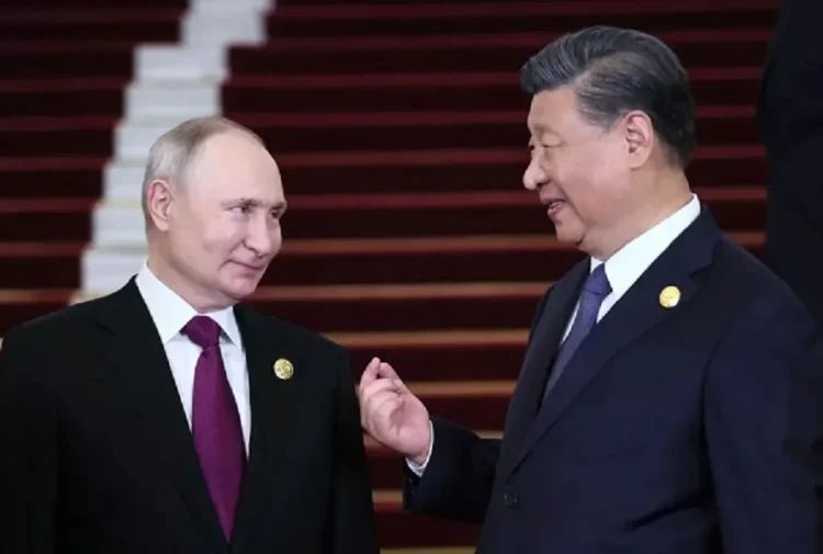 Xi Jinping diz a Putin estar disposto  a trabalhar pela estabilidade global