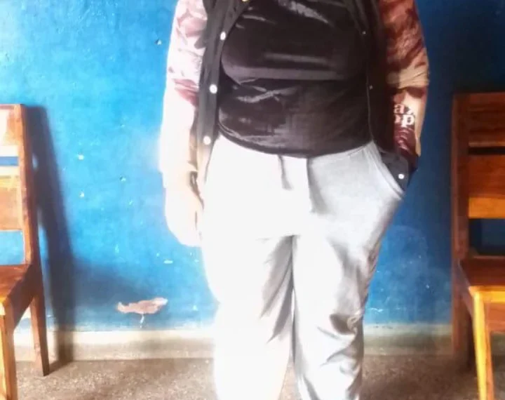 Mãe queima mãos da filha por causa de dois rebuçados na Huíla