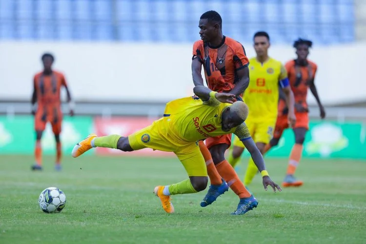 Isaac de Benguela testa Petro de Luanda