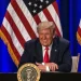 Trump leva ligeira vantagem nos  primeiros votos nos Estados decisivos