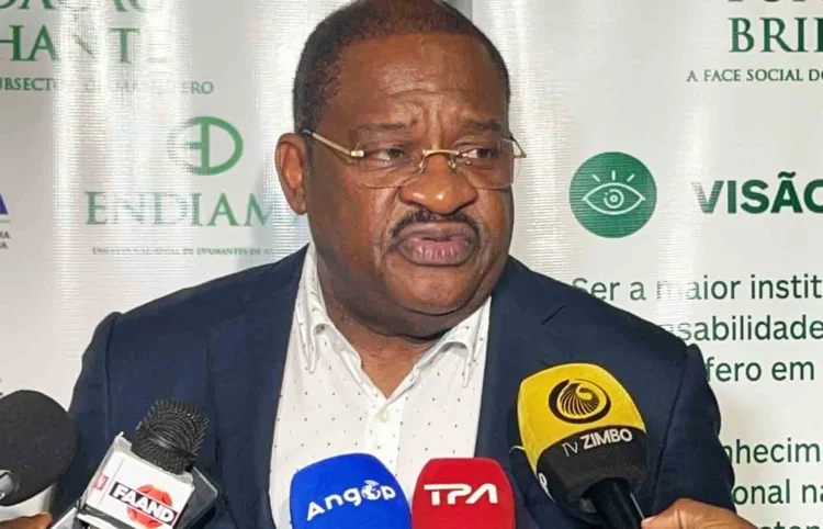 José Amaral “caça” voto  na província de Cabinda
