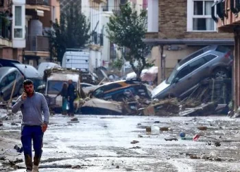 Bombeiros buscam por desaparecidos depois das chuvas que deixaram 95 mortos na Espanha