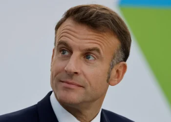 França não vai enviar nem mais uma  arma para Israel, garante Macron