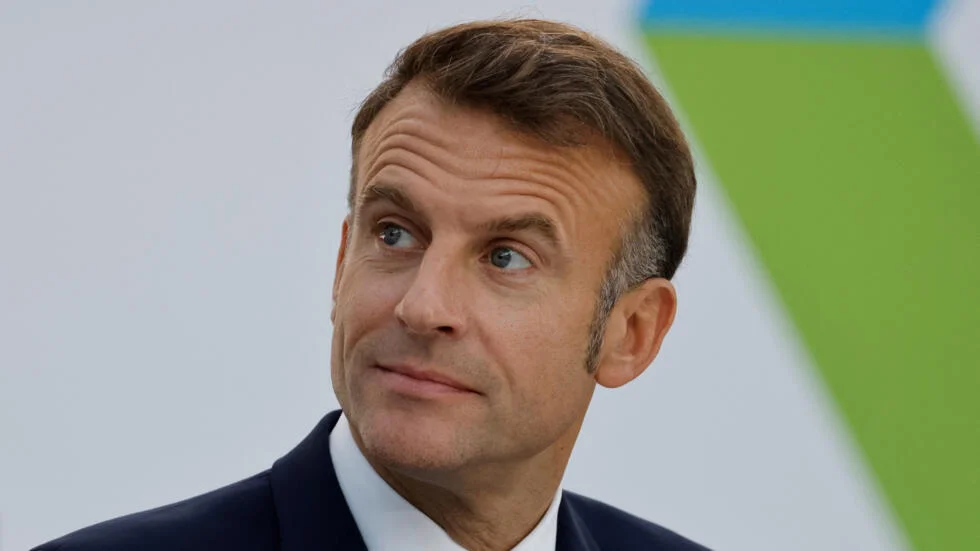 França não vai enviar nem mais uma arma para Israel, garante Macron