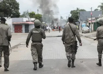 África do Sul reabre  fronteira com Moçambique  após fechá-la devido  aos protestos