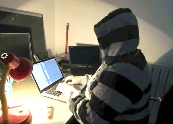 Europeus acedem a conteúdos ilegais  na Internet dez vezes por mês