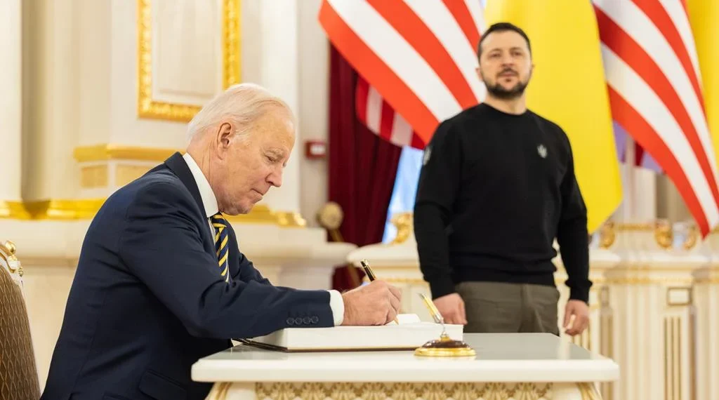 Biden dará ajuda restante à Ucrânia antes de Trump tomar posse