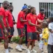 Palancas Negras entregam donativos ao centro El Betel no Zango 2