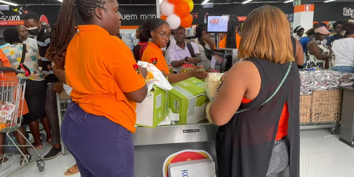 Rede de supermercados BB Eskebra cria mais de 400 postos de trabalho