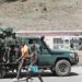 Manifestantes moçambi- canos cortam acesso à principal fronteira com a África do Sul