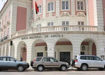 Crédito ao sector não financeiro cresce  para 8,3 biliões de kwanzas em Outubro
