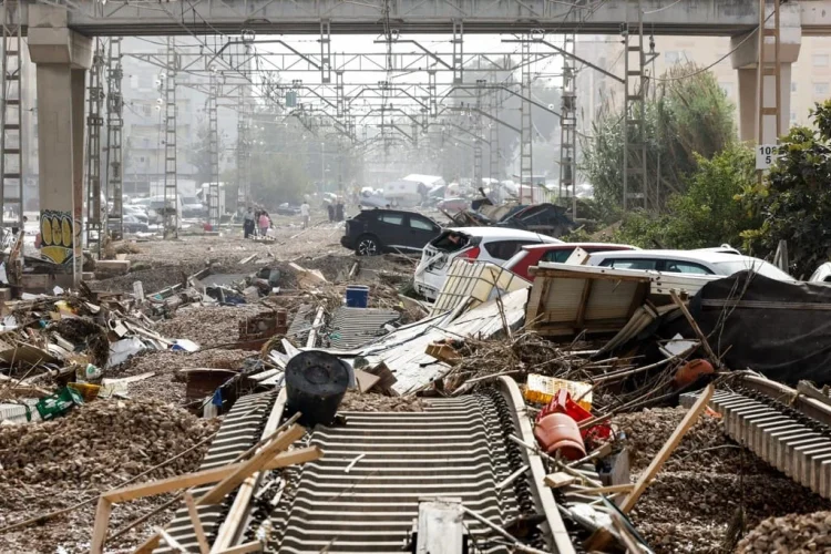 Tempestade na Espanha mata 211 pessoas
