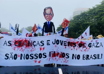 Manifestação no Rio de Janeiro  em vésperas da cimeira do G20