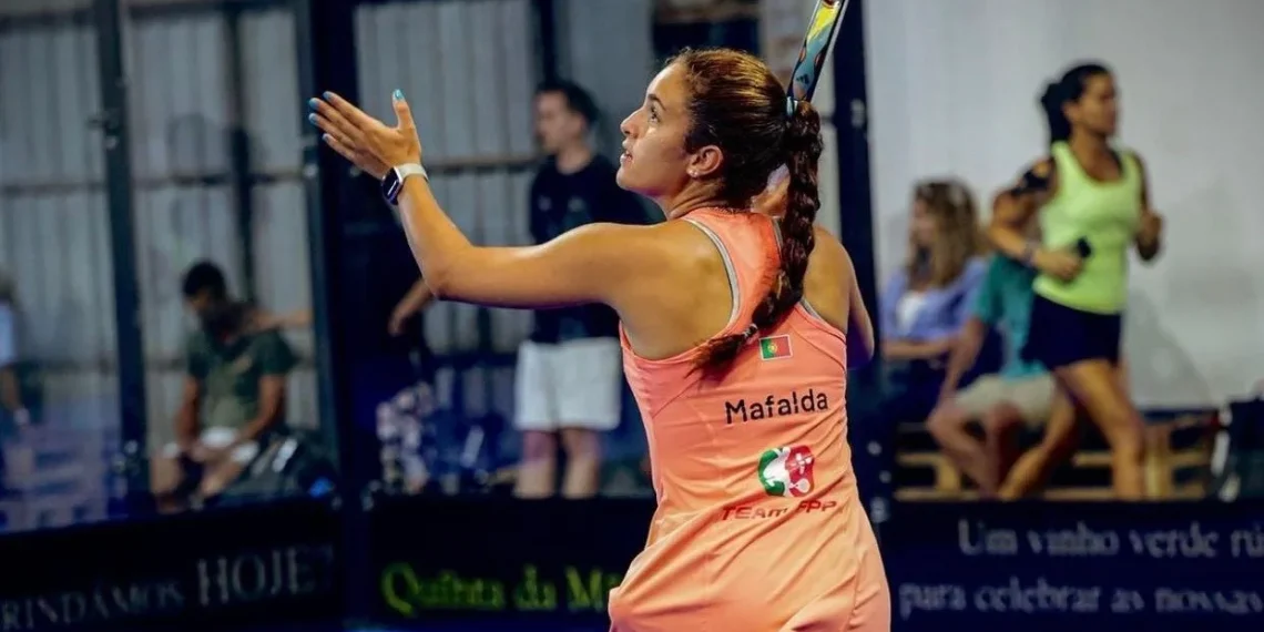 Campeã de padel em Portugal trabalha  em Angola durante uma semana