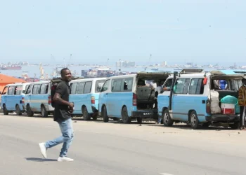 Funcionamento do Aeroporto  Internacional António Agostinho  Neto impõe desafios e tarifas  ajustadas aos táxis colectivos