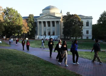 Mais antiga universidade pública  dos EUA vive polarização e medo  de ofensiva conservadora