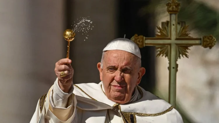 Papa pede que guerra seja banida no mundo, como diz a Constituição italiana