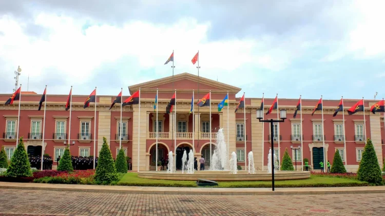 PR exonera ministro da Agricultura e do Ensino Superior