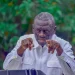 Líder histórico ugandês Kizza Besigye levado a tribunal em Kampala