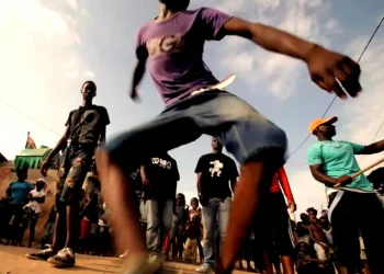 Renascença do kuduro-modelo e seu valor etiológico face à última música de gumastó (São minha tropa)