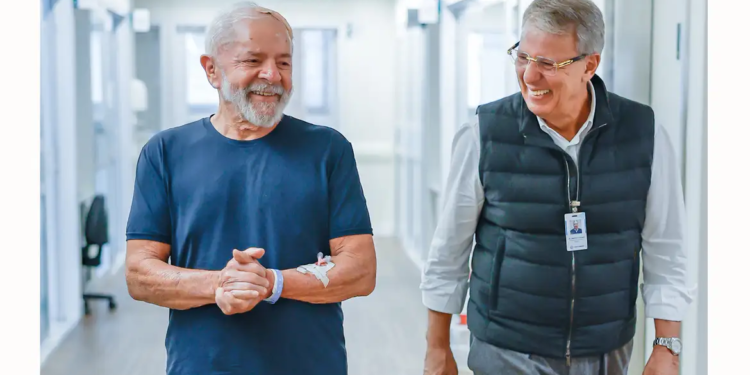 Lula da Silva deixa de ter cuidados de UTI, informa novo boletim médico