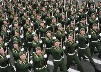 Coreia do Norte vai enviar mais  militares e armas para ajudar a  Rússia na guerra contra a Ucrânia