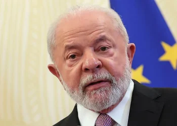 Lula está consciente após passar por procedimento  de emergência, dizem médicos