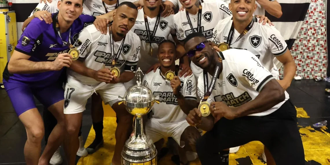 Pedro Gonçalves felicita Bastos Quissanga pela conquista da Taça Libertadores