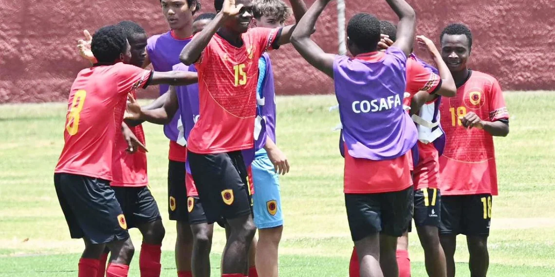 Palanquinhas  à beira do título  da Cosafa