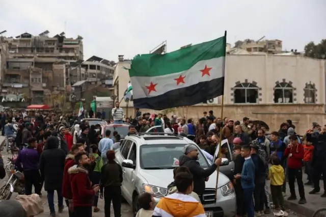 Rebeldes na Síria anunciam queda de Bashar al-Assad