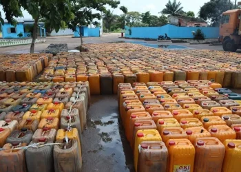 Apreendidos mais de oito mil litros de combustível