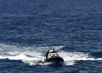 Naufrágio de barco com migrantes na Grécia resulta em cinco mortos e dezenas de desaparecidos