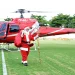 Pai Natal desce de helicóptero e entrega  prendas às crianças necessitadas